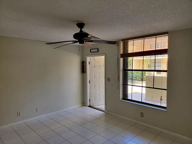 791 SE 1st Way — Photo 9