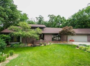 6120 Oakwood Hills Dr, Johnston, IA 50131