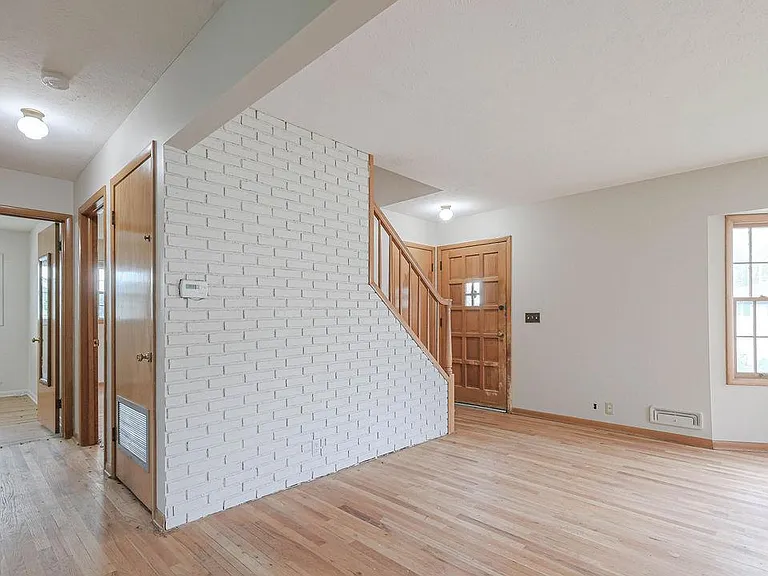 8209 Hillside Dr — Photo 12