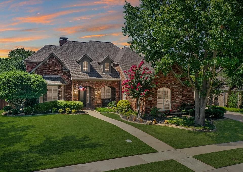 1st image of 826 Parkwood Ct