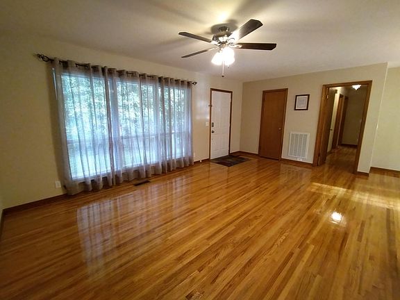 5th image of 969 Greenhill Dr
