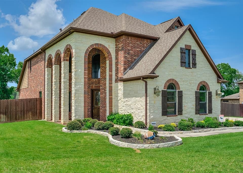 1st image of 40803 Manor Dr