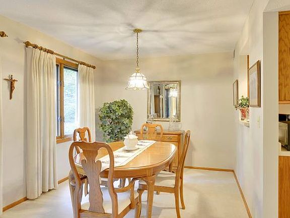 3rd image of 10 Windsor Ct APT 115