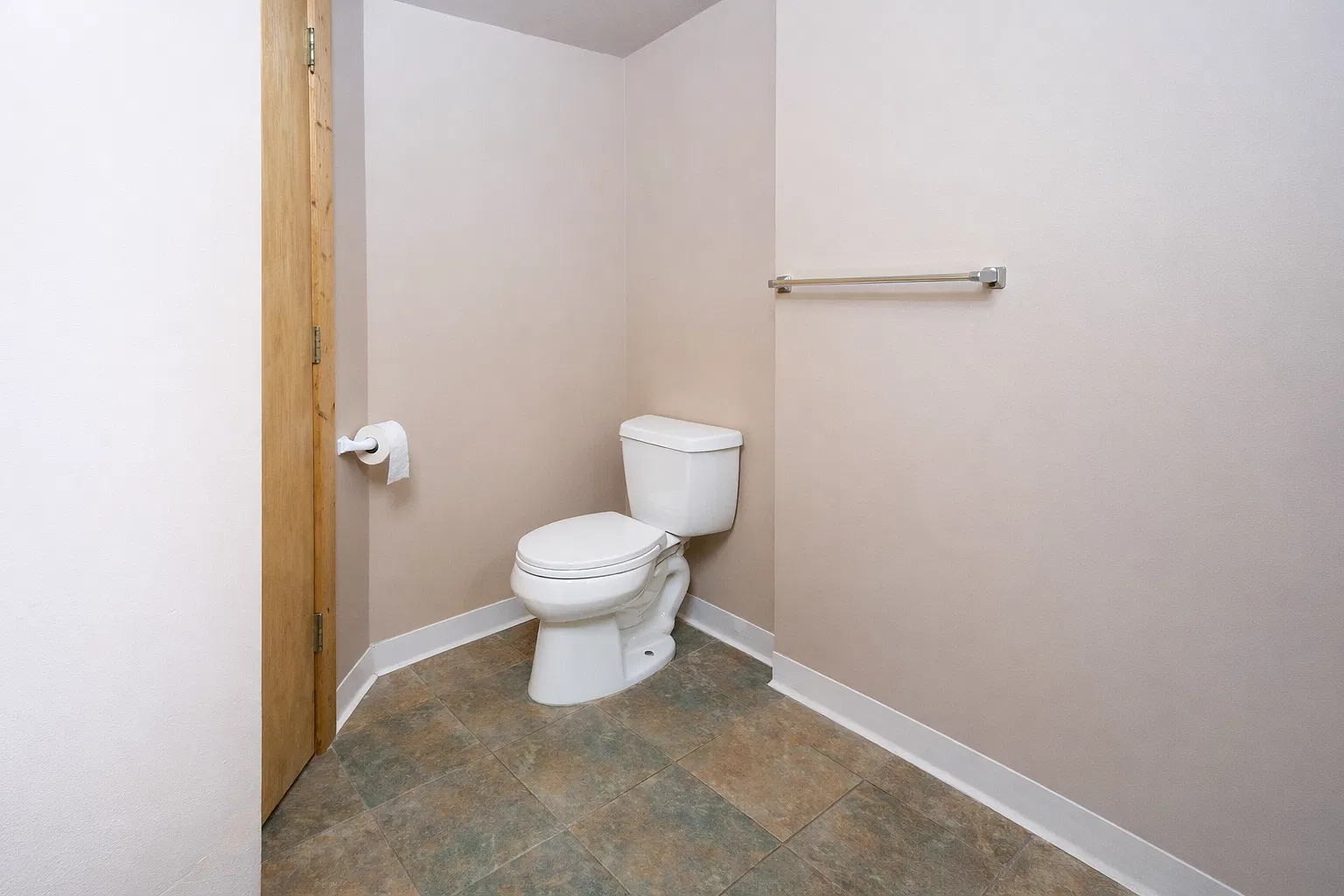 5 bed, 3419 sqft, $3,100 — Photo 2