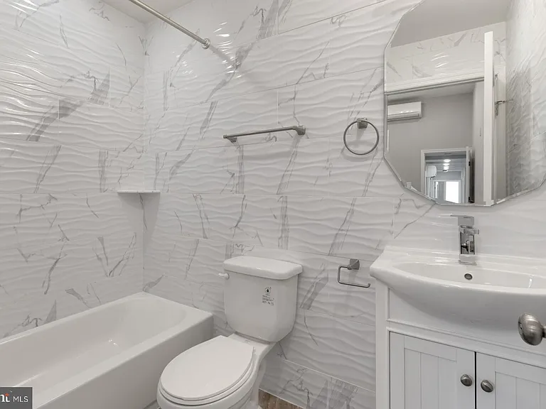 624 N 35th St #3 — Photo 16