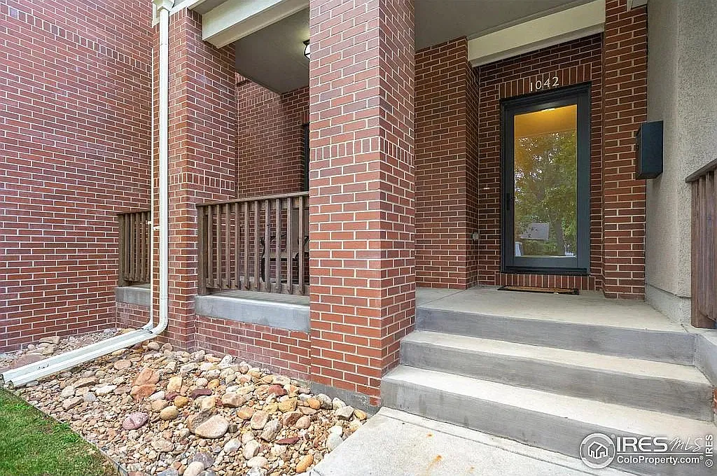 3 bed, 2.5 bath, 1816 sqft, $2,850 — Photo 2