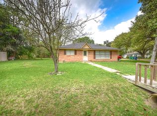 415 N 3rd St, Alvin, TX 77511