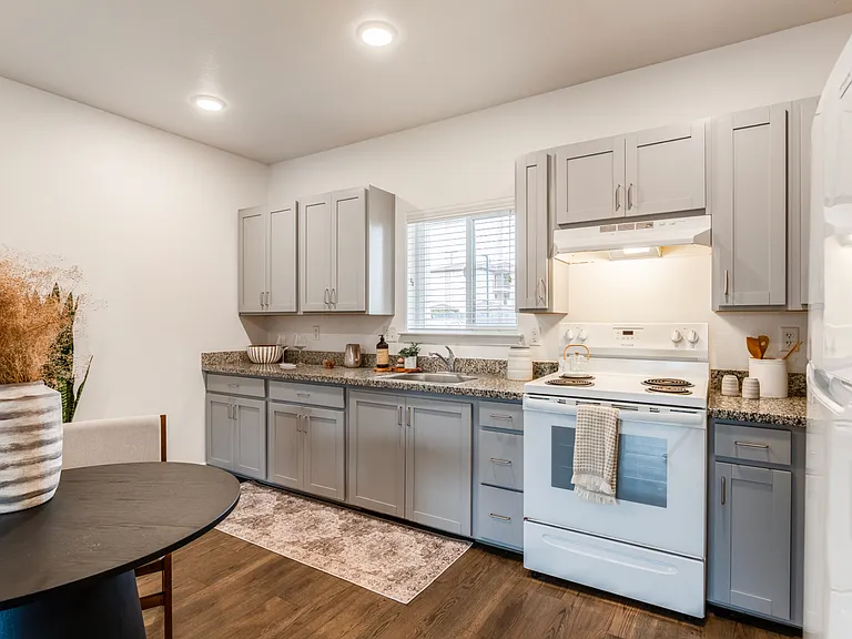 856 Pioneer St — Photo 10