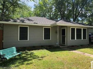 55 Thompson Blvd, Chickasaw, AL 36611