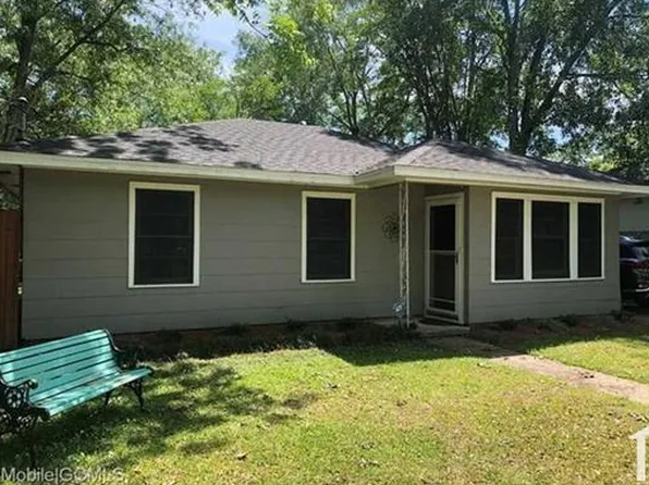 55 Thompson Blvd, Chickasaw, AL 36611