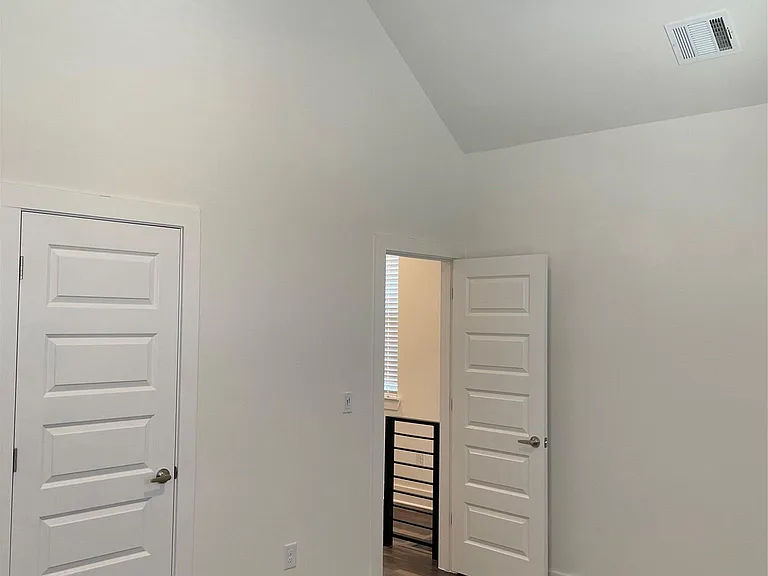 6901 Carver Ave #1 — Photo 23