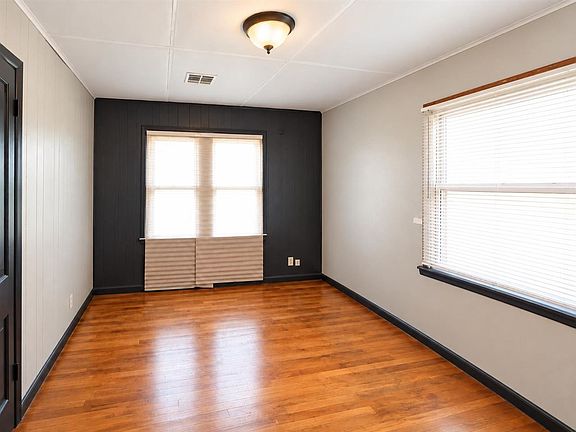 5th image of 835 N Ash St
