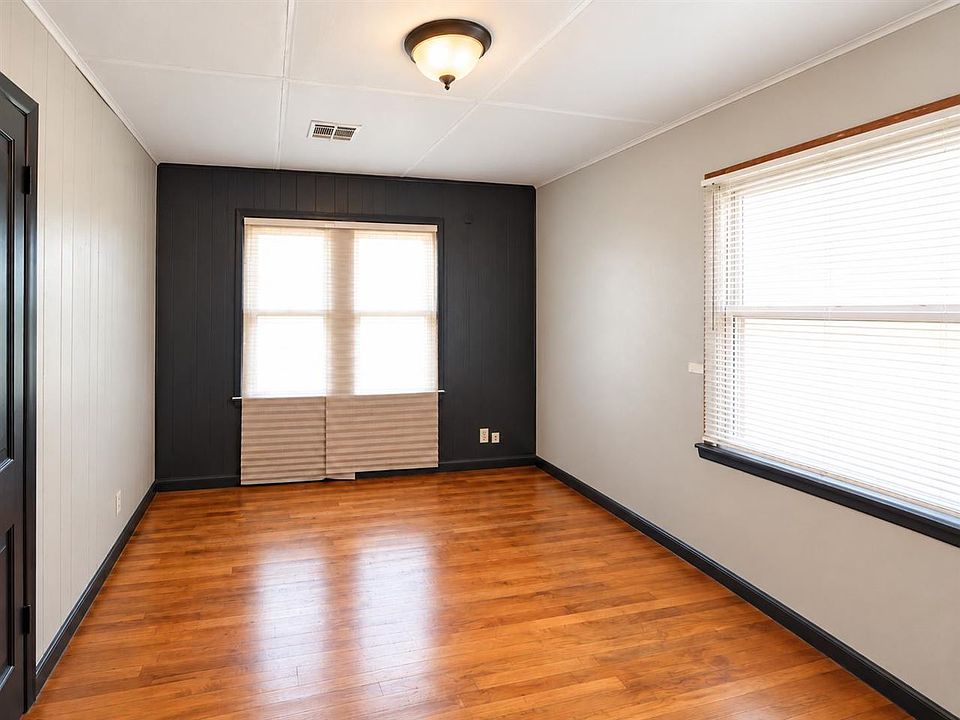 5th image of 835 N Ash St
