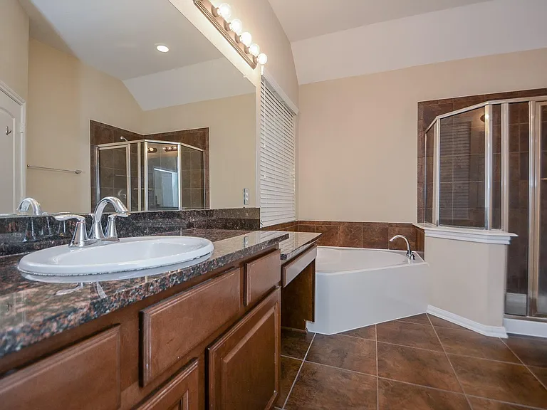 22 Cheswood Manor Dr — Photo 45
