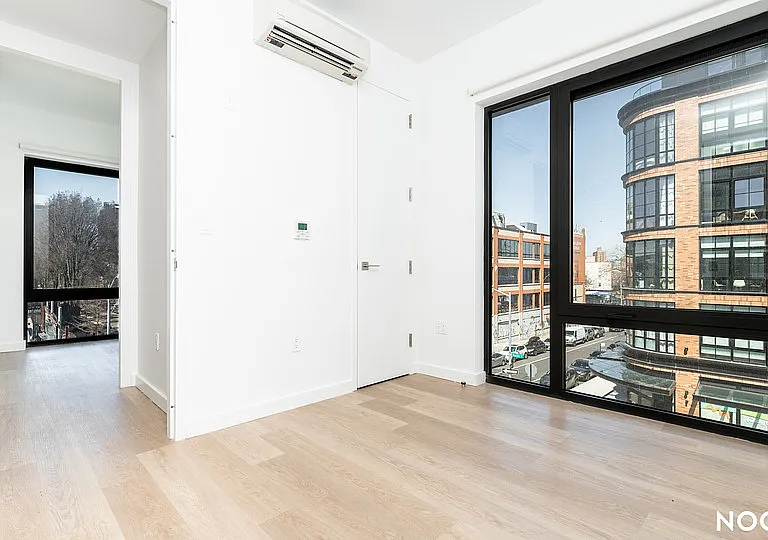 527 Grand Ave #306 — Photo 7