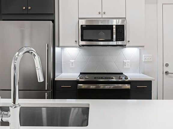 5th image of 2310 4th St NE Unit 2