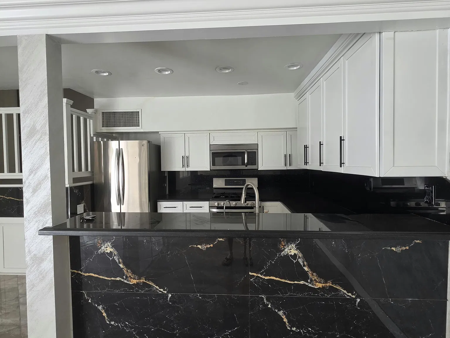 2 bed, 1117 sqft, $3,300 — Photo 2