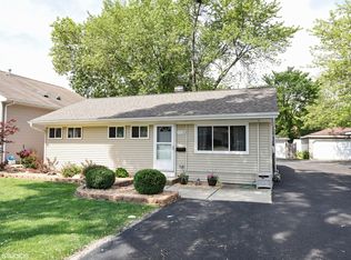 5728 Plymouth St, Downers Grove, IL 60516