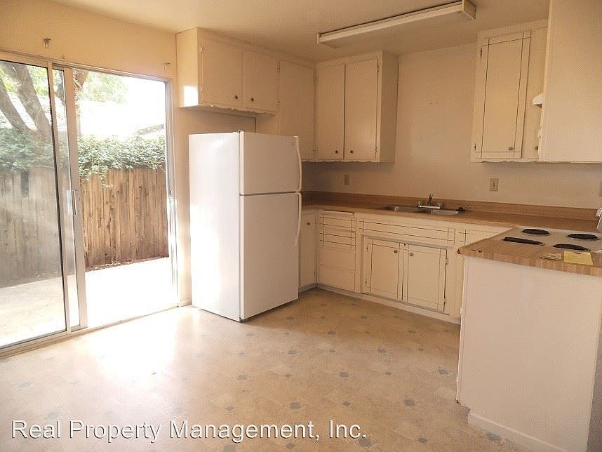 2nd image of 1118 Layton Rd APT 2