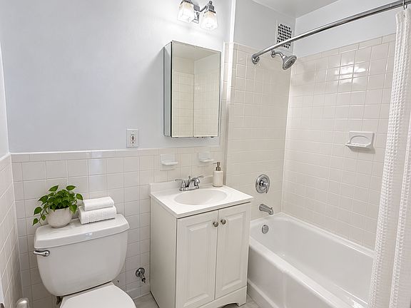 5th image of 438 E 89th St APT 4D