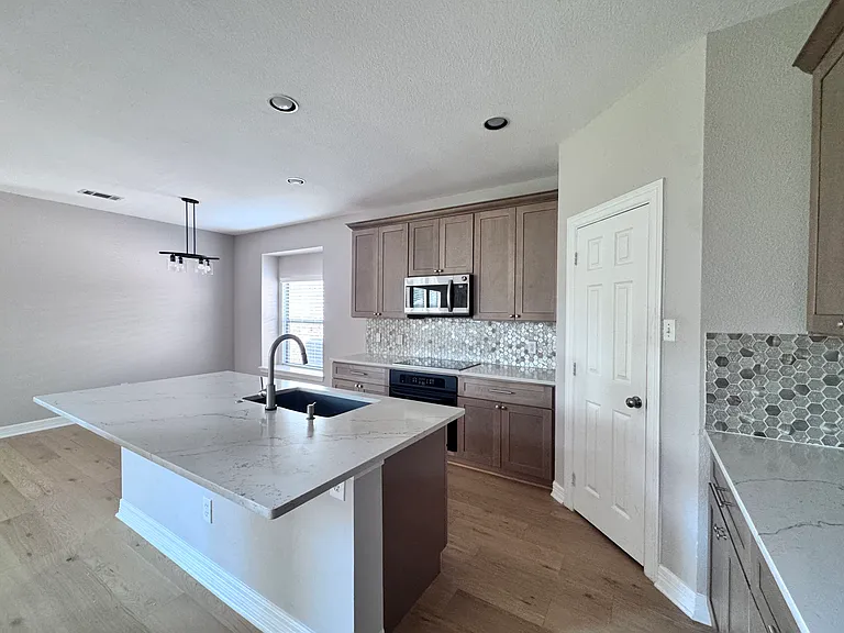 6504 Diamond Dr — Photo 12