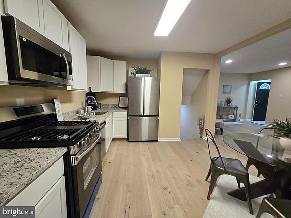 3rd image of 1028 Glenvilla Dr