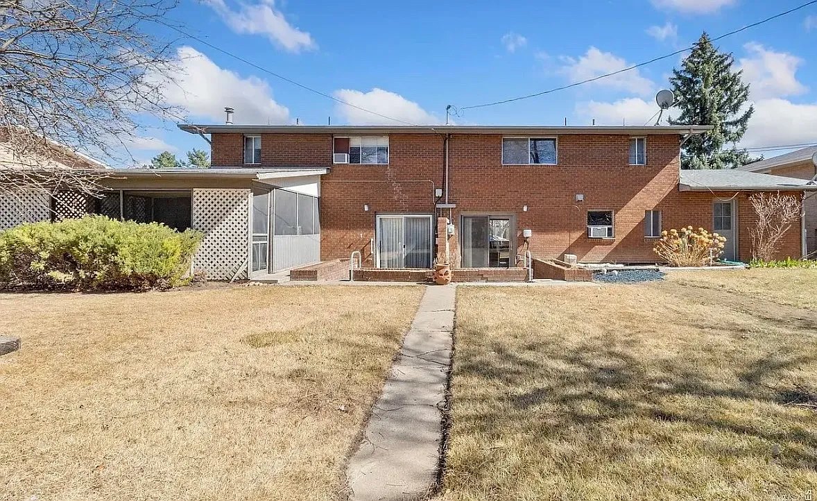 Building Photo - 1511 N Empire Ave #1509