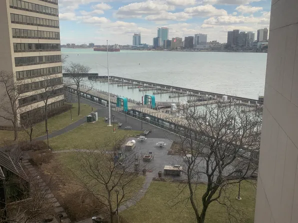 300 Riverfront Dr, Detroit, MI