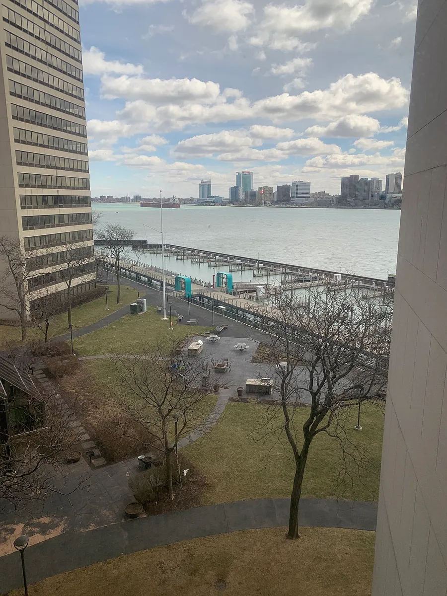 Building Photo - 300 Riverfront Dr #G