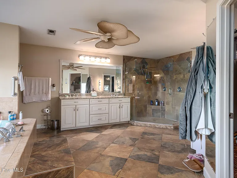 810 Madam Moores Ln #A — Photo 37