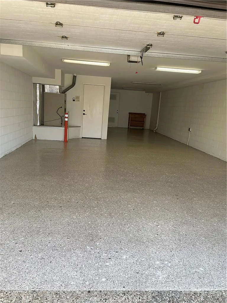 2 bed, 2.5 bath, 1600 sqft, $5,400 — Photo 4
