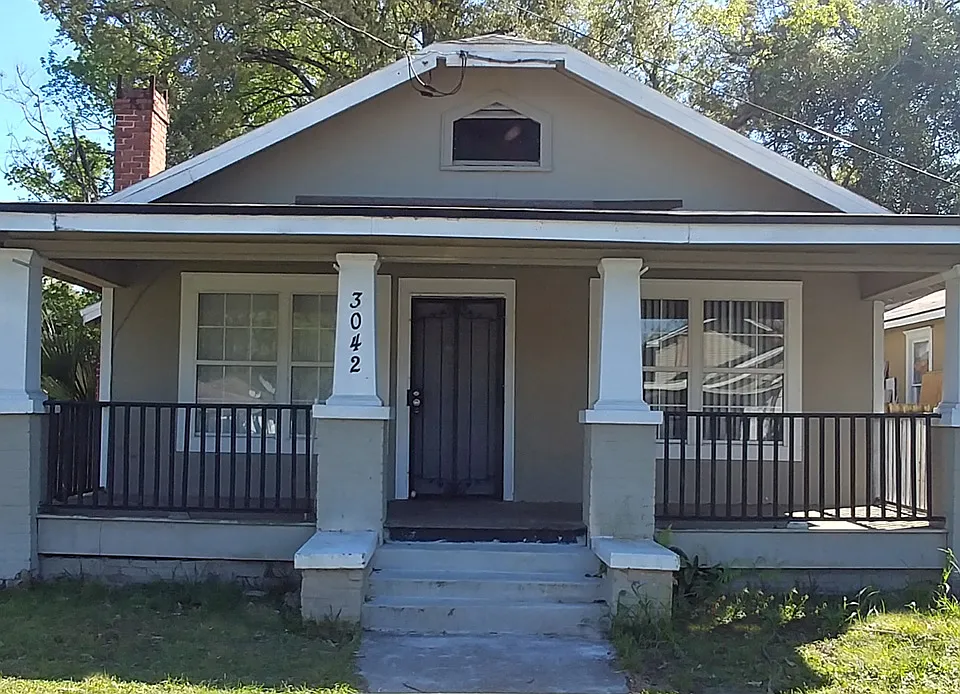 3042 Phyllis St