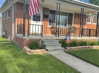 1205 Lindbergh St, Wyandotte, MI 48192