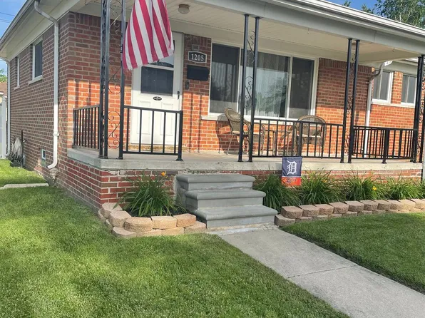 1205 Lindbergh St, Wyandotte, MI 48192