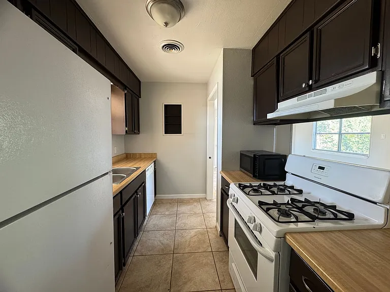 1211 Harvard Dr — Photo 5