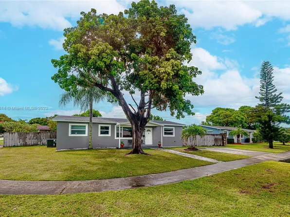 240 N 70th Way, Hollywood, FL 33024