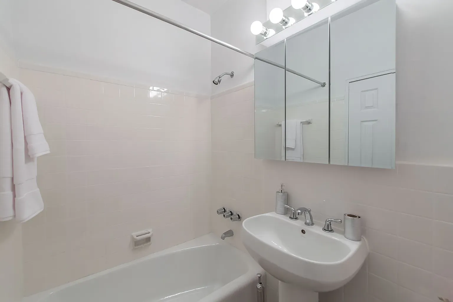 420 East 80th Street — Photo 4
