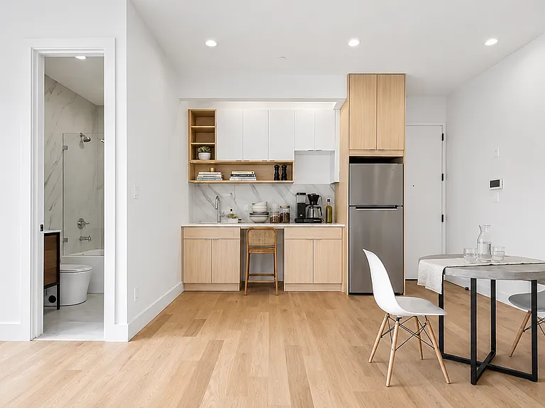 408 Hawthorne St #4D — Photo 3