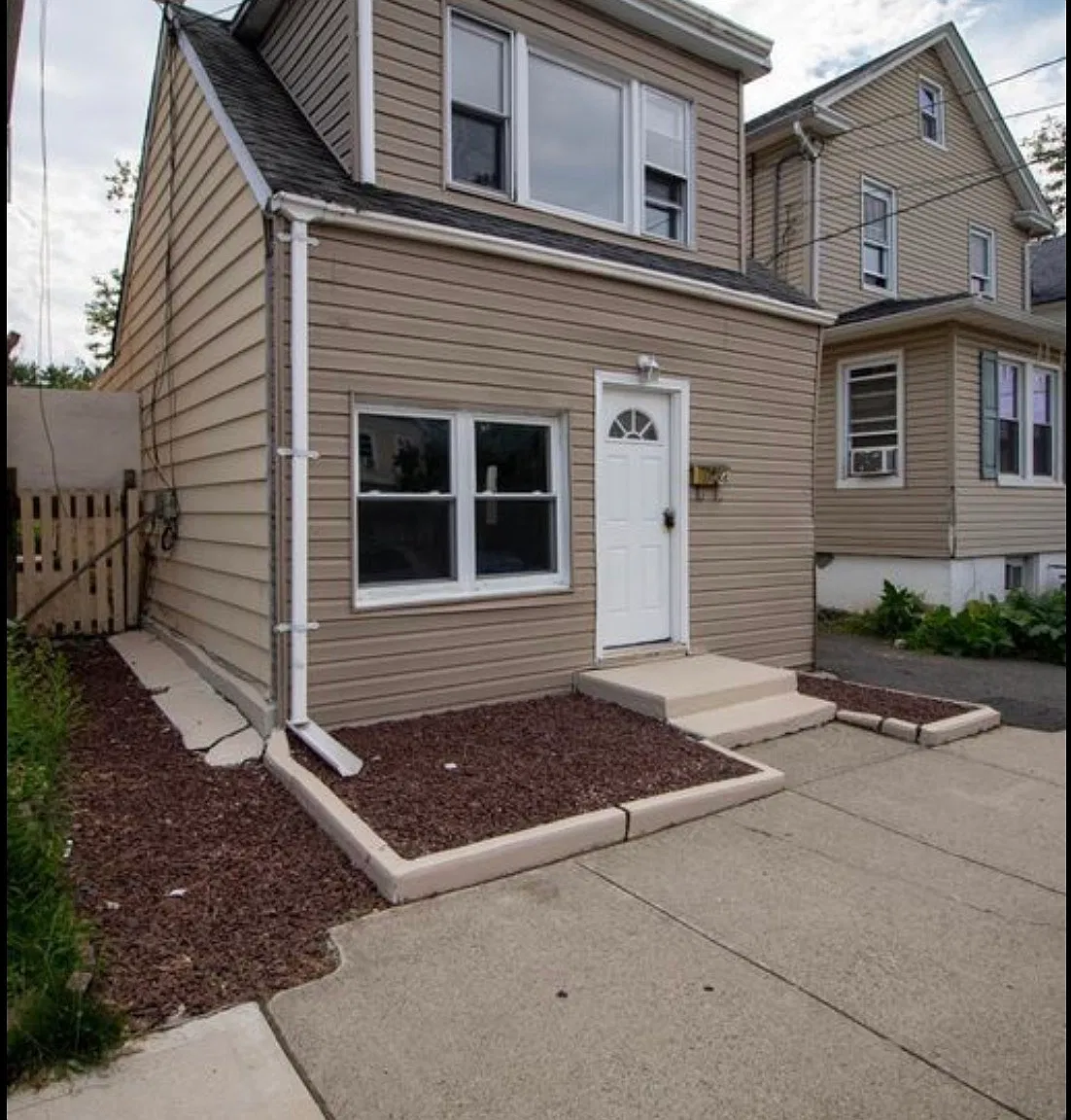 3 bed, 898 sqft, $2,350 — Photo 1