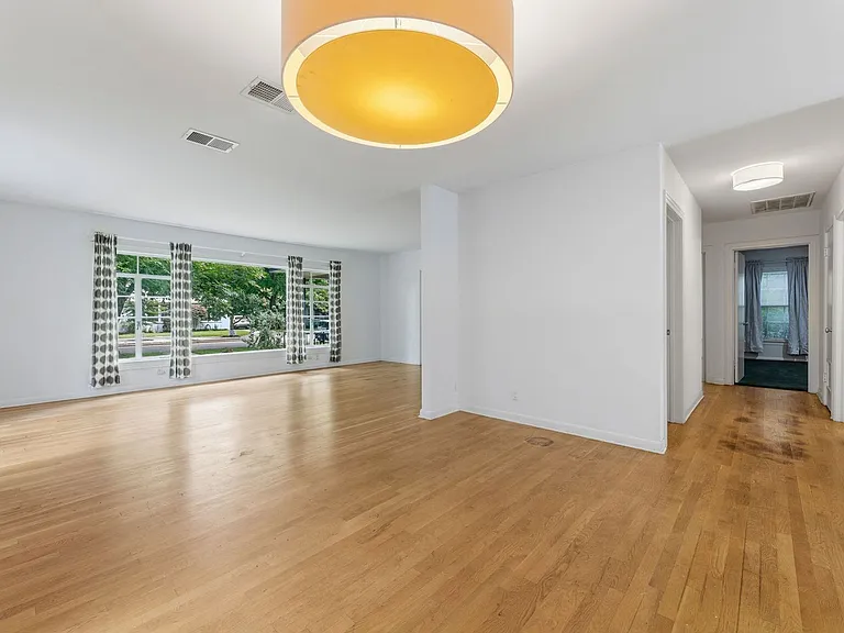 3810 Avenue H — Photo 10