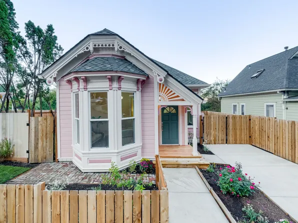 15 S Gibbs St #A, Portland, OR 97239