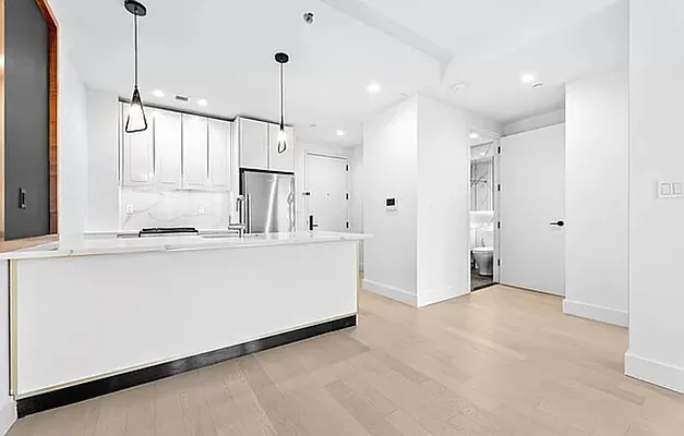 Rented by Tapiro Realty | media 16