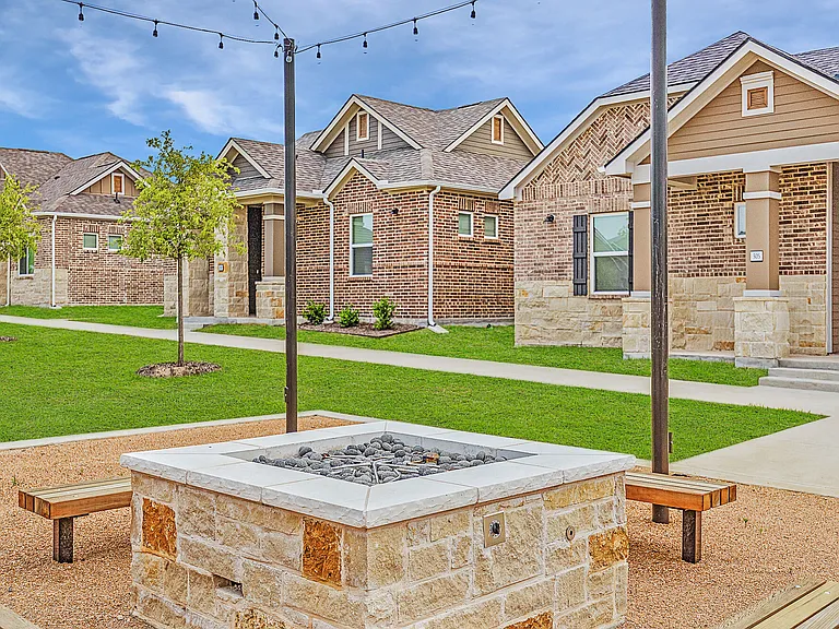 VLux Stoneridge — Photo 6
