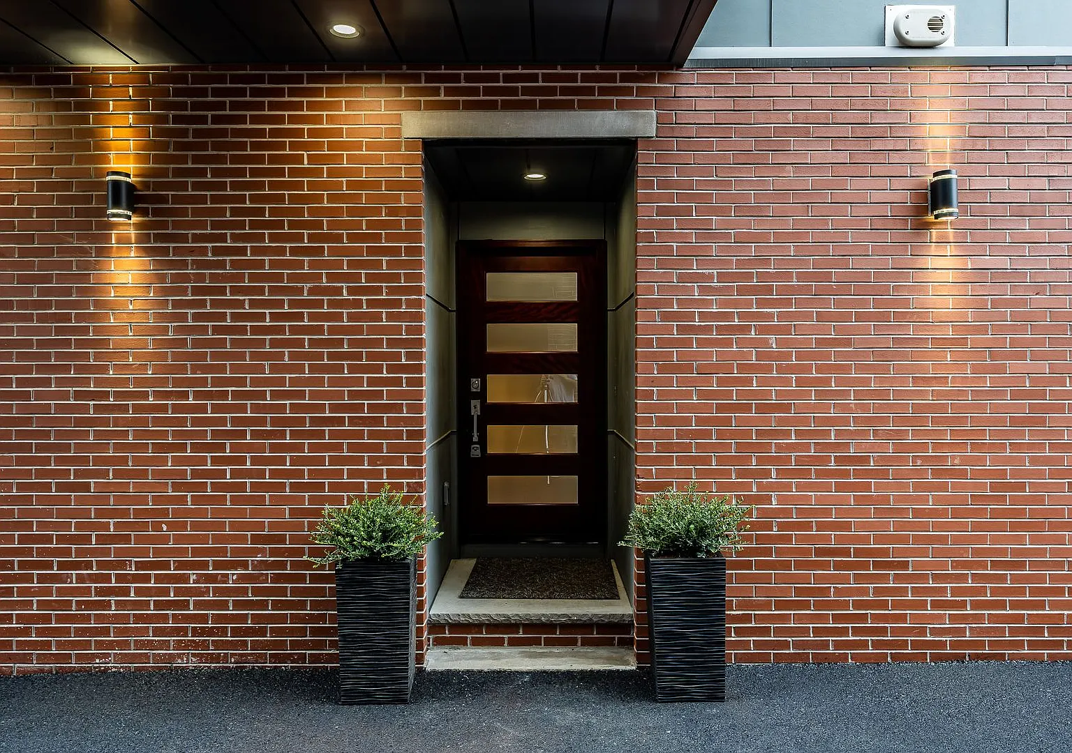 237 Tasker St — Photo 1