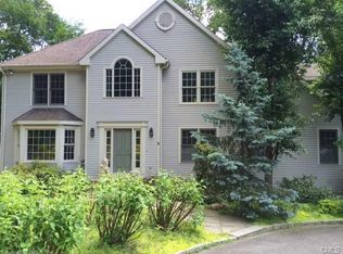 38 Saxony Ln, Woodbury, CT 06798