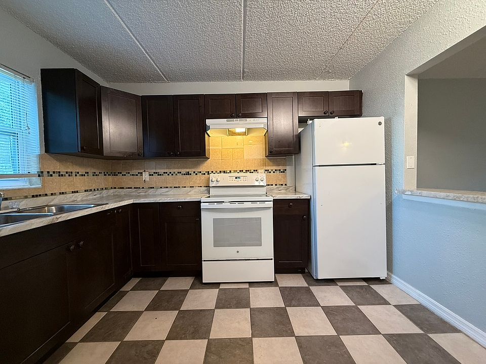 1st image of 2850 Somerset Park Dr
