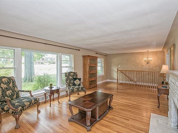 3rd image of 3510 Pinoak Pl