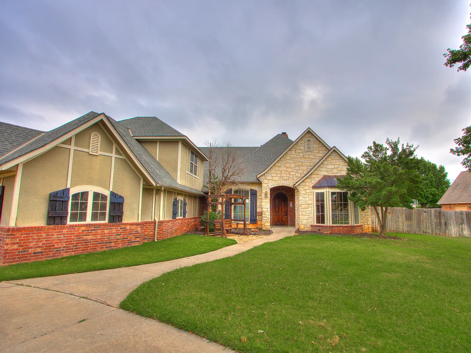 4 bed, 3600 sqft, $3,995 — Photo 3