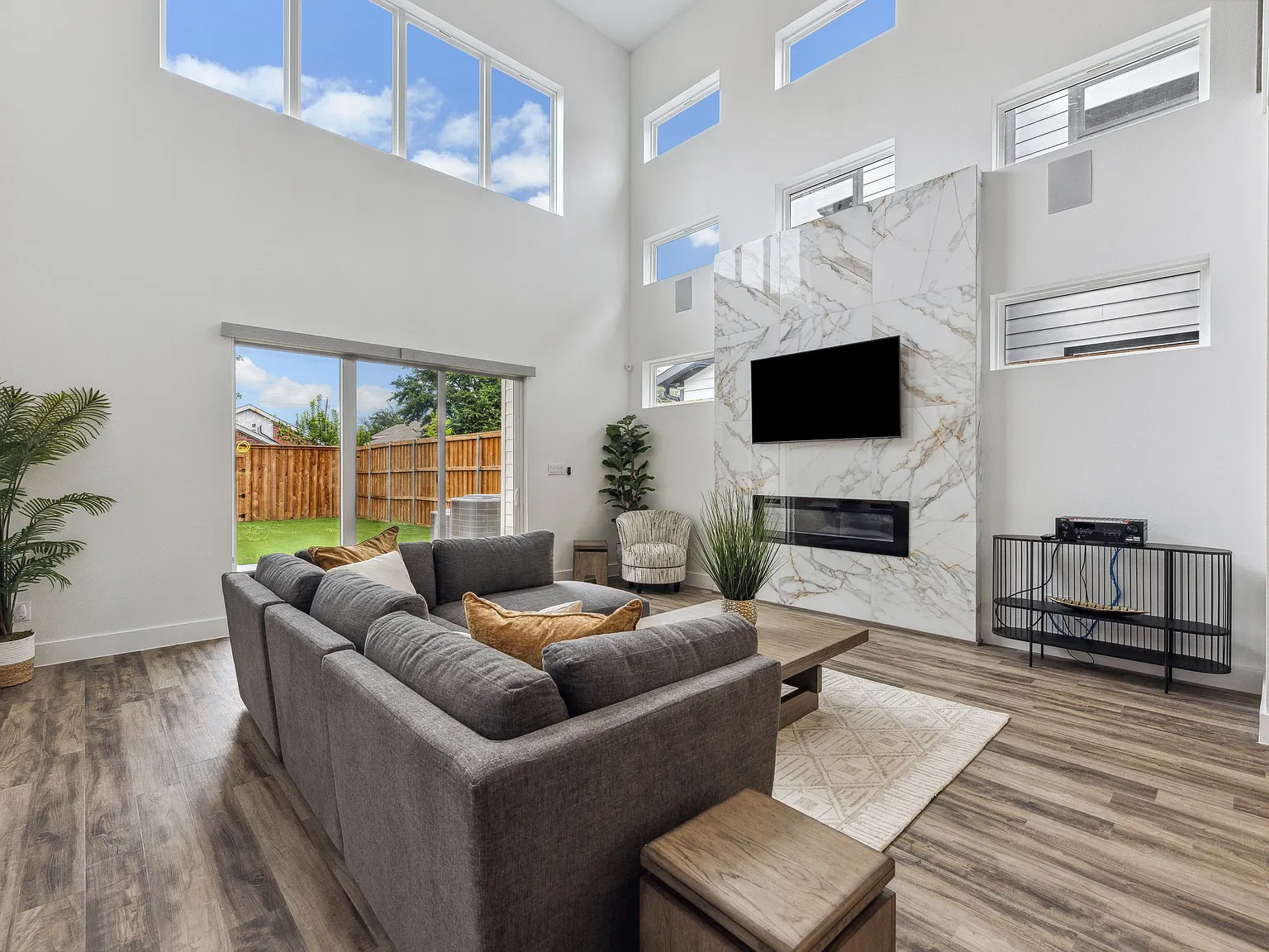 3 bed, 2642 sqft, $4,750 — Photo 4