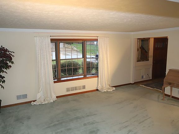 Large Bay Window in Living R